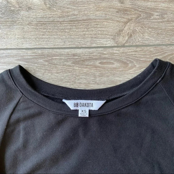 BB Dakota Cold Shoulder Bell Sleeves Top - Picture 4 of 12